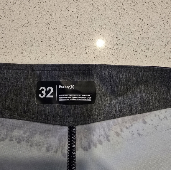 Men's Hurley boardshorts - Picture 3 of 3
